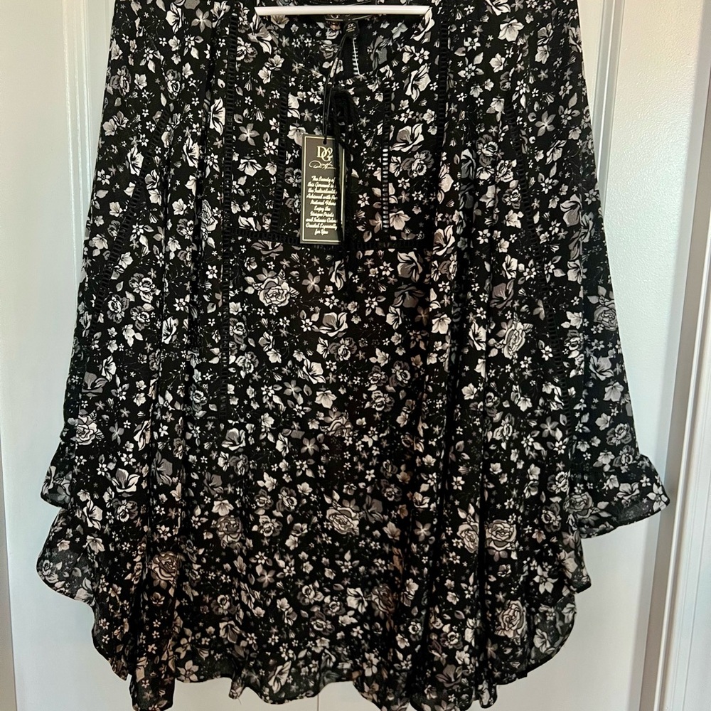 DF2 Floral Black and White Blouse
